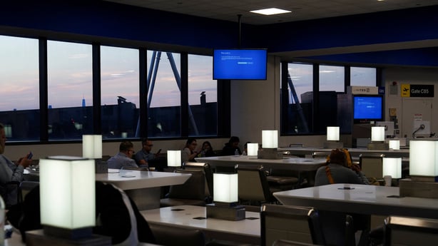 tech outage causes workers ability to work online
